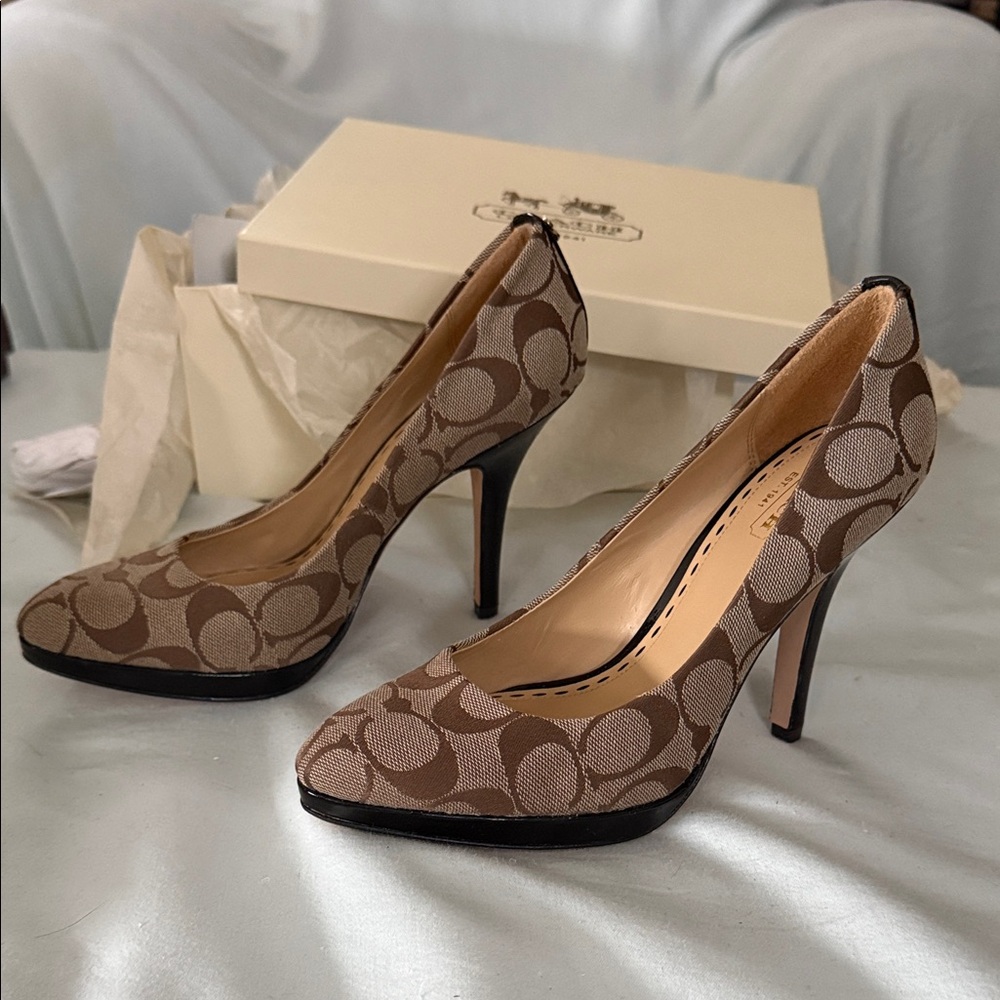 Coach Women's Tan and Brown Patterned Heels